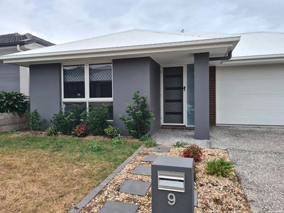 9 Samford Dr, Holmview