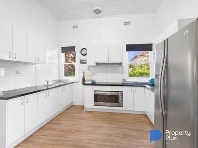 11 Peel Street, Charlton