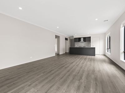 76 Lorikeet Circuit, Rockbank