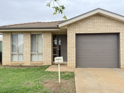 3 / 80 Close Street, Parkes