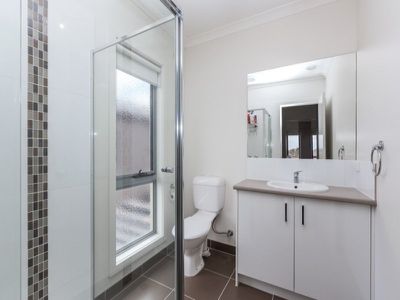 1 / 24C Billabong Court, Tarneit