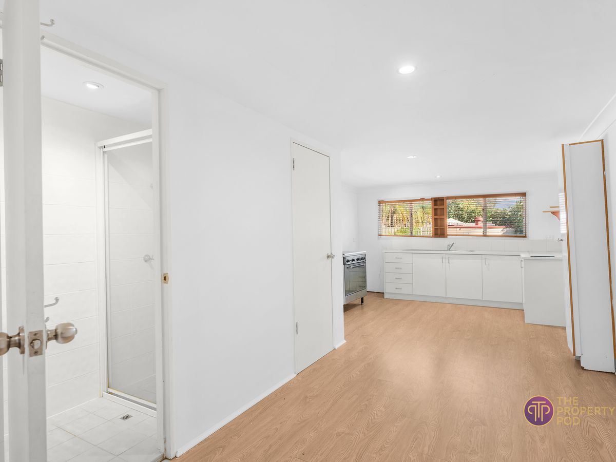 17 Church Street (Studio), Kelmscott