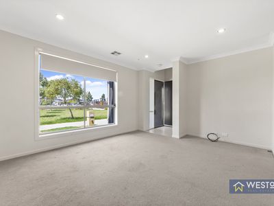 31 Luster Crescent, Tarneit