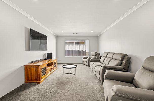 19 Calamocha Way, Piara Waters