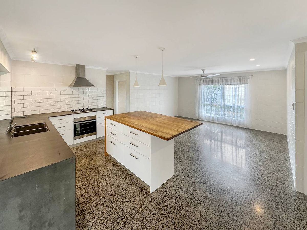 38 Grau Street, Atherton