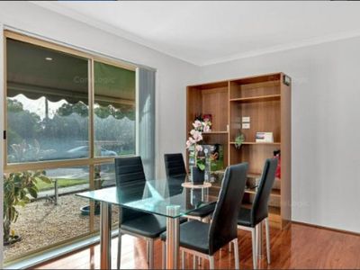 1 / 8 Hayes Road, Hampton Park