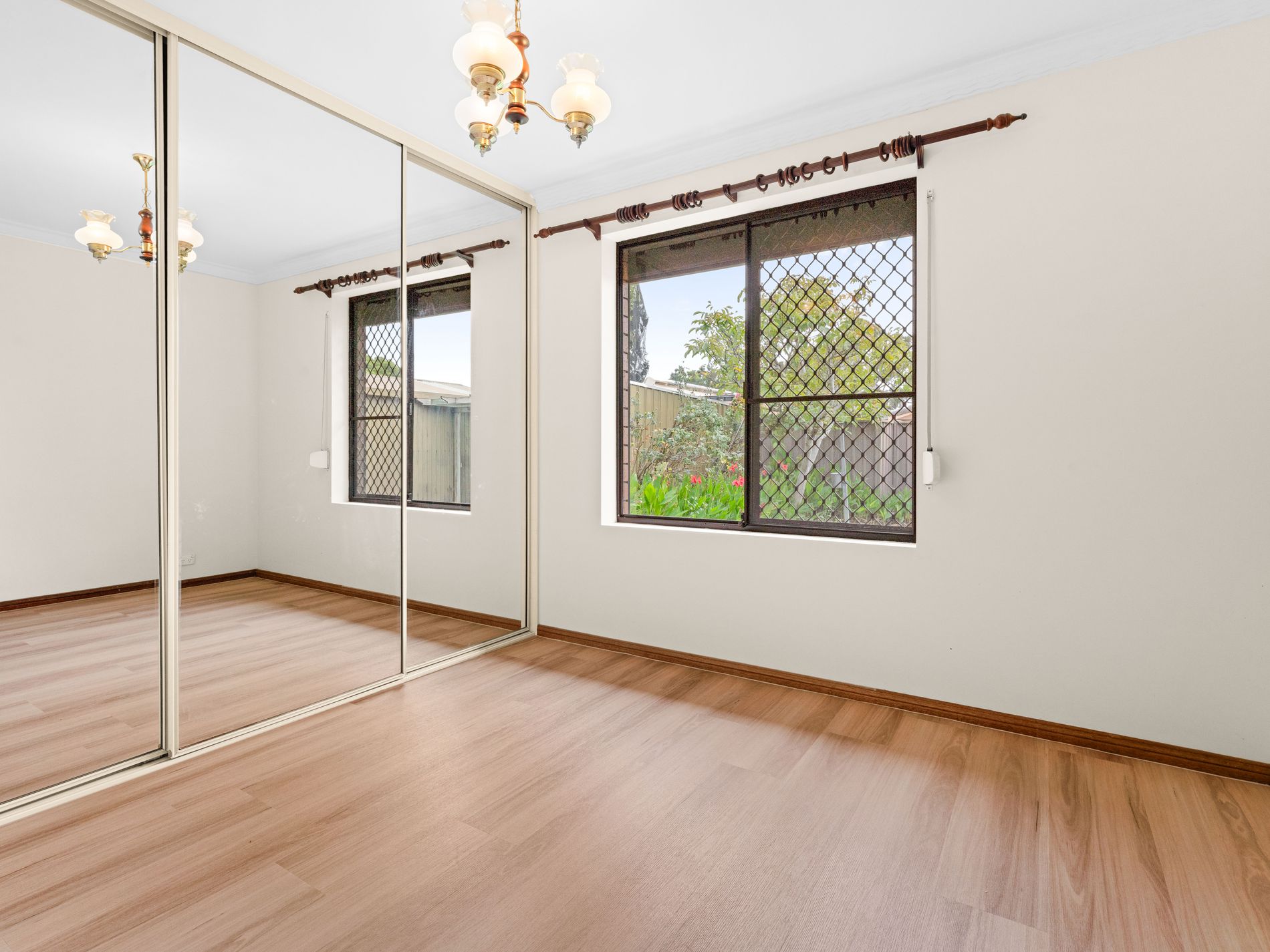 1077 Lower North East Road, Highbury