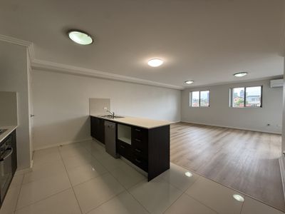 8 / 2 Dressler Court, Holroyd