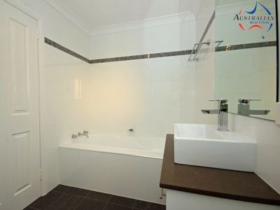 2 / 6 Edmund Blackett Close, St Clair