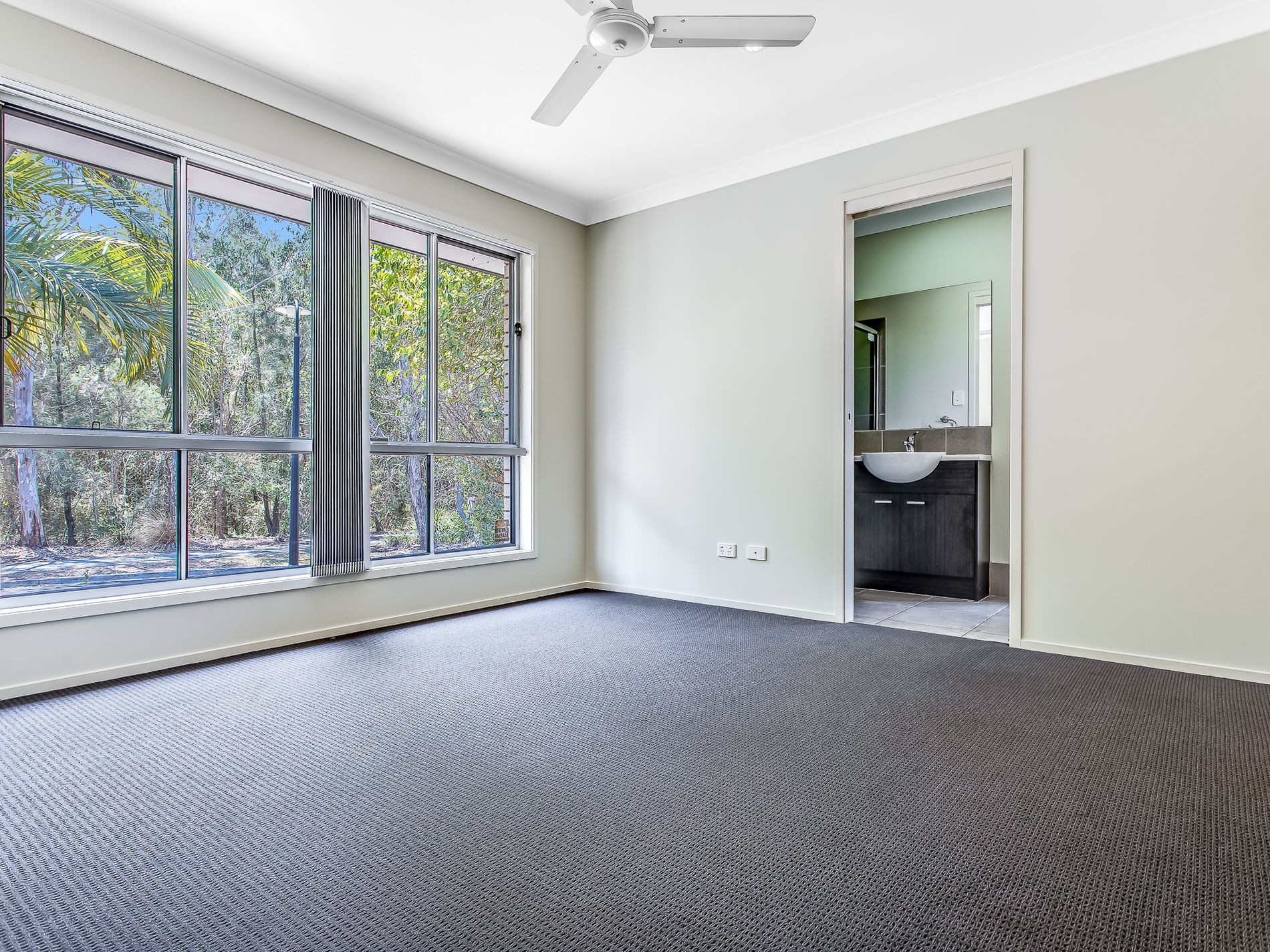50 Vanilla Av, Griffin