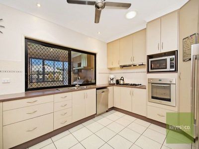 6 Sunningdale Pocket, Idalia