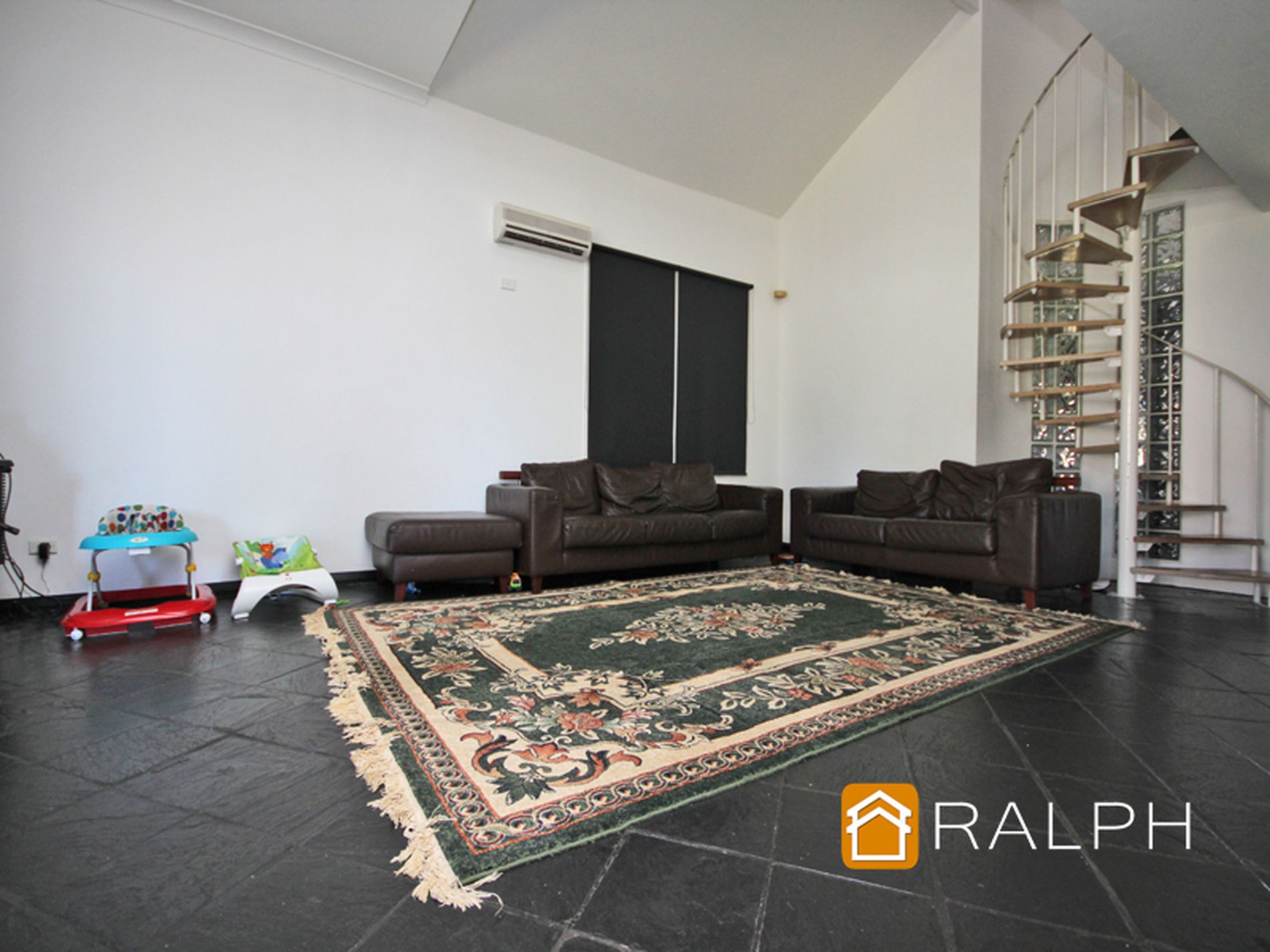 32 Canarys Road, Roselands