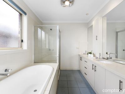 8A Groome Court, Altona Meadows