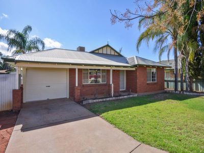 4 Holroyd Way, Boulder