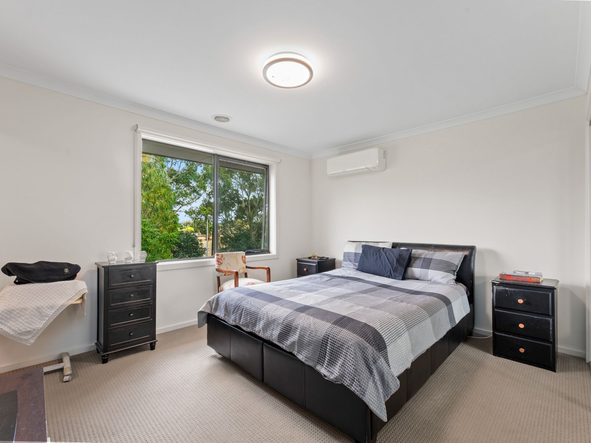 27 Parkmore Crescent, Westmeadows
