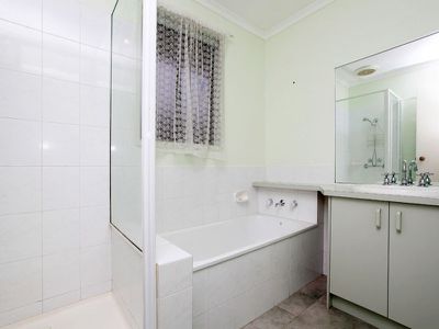 2 / 33 Ivan Crescent, Hampton Park