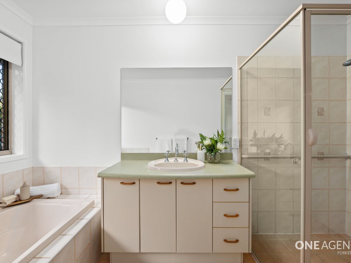 16 Toorak Place, Forest Lake