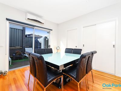 2 / 160 Waterloo Road, Oak Park