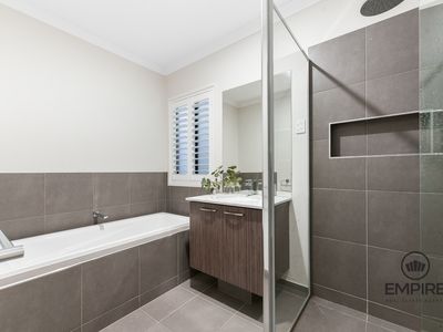 32 Gallant Drive, Clyde North
