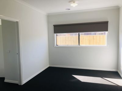 10 Amaretto Circuit, Manor Lakes