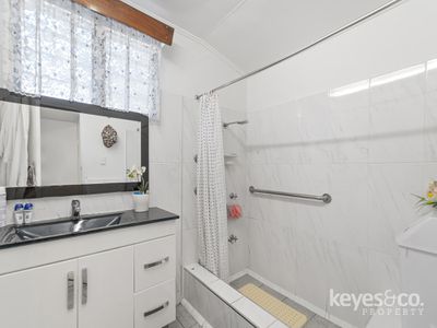 2 Margaret Street, West End