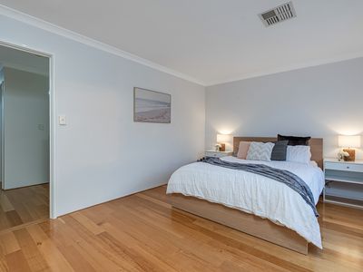 40 Seaside Avenue, Yanchep