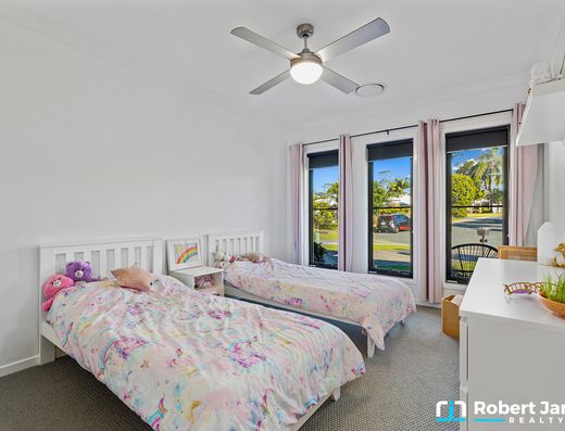 Modern Family Living in Prime Location image 9