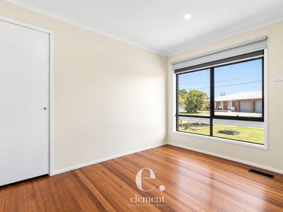 2 Sheeran Crescent, Lara