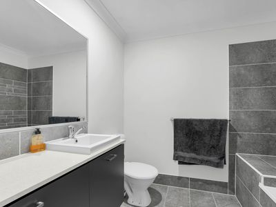 33 / 27 Tequesta Drive, Beaudesert