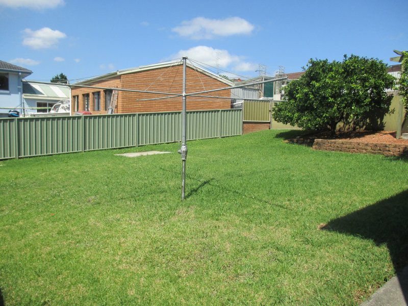 15 Darren Avenue, Kanahooka