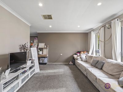 21 Fountain Way, Huntingdale