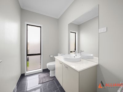 2 Riverine Street, Wollert