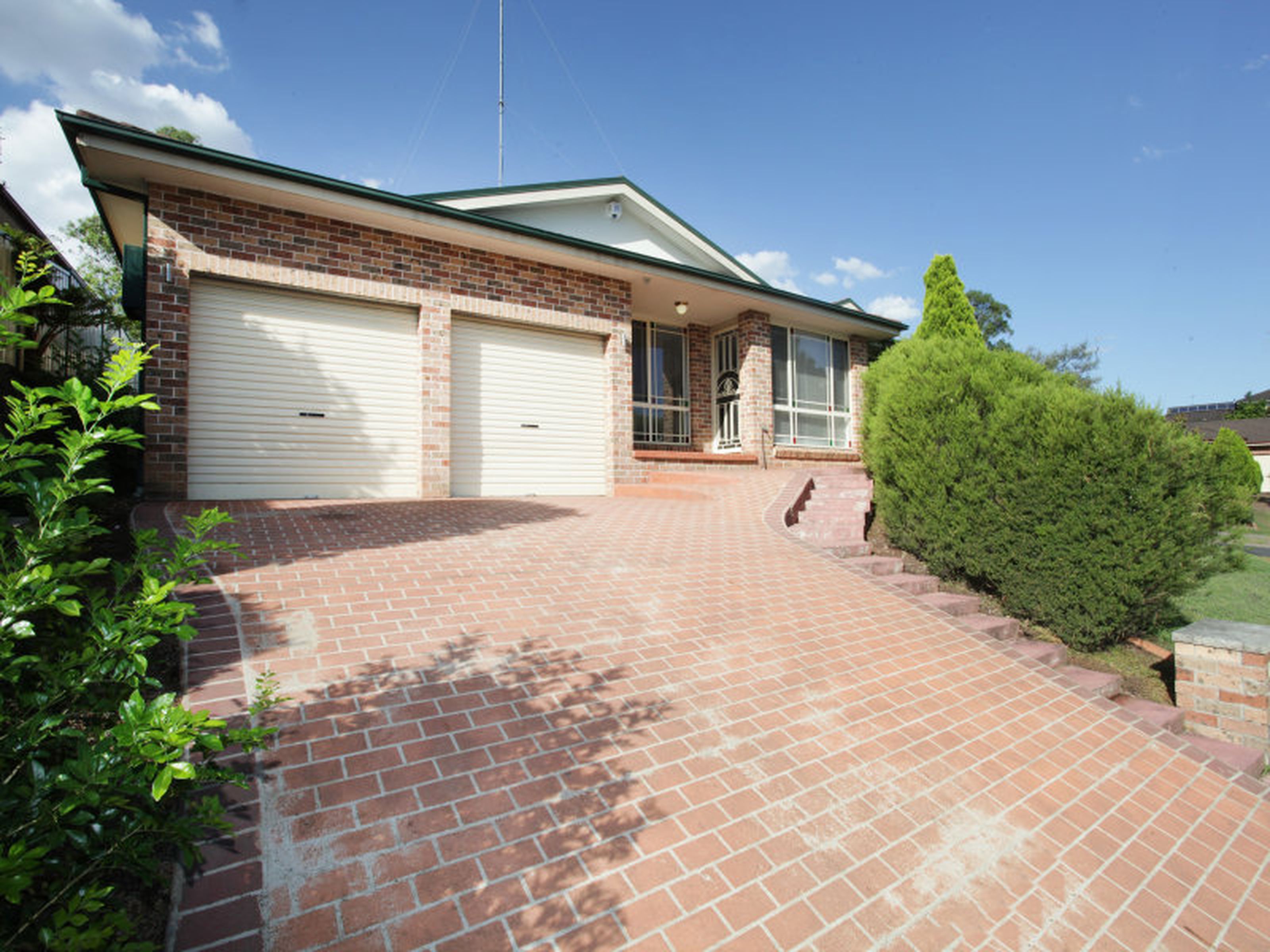 1 Barronfield Drive, GLENMORE PARK