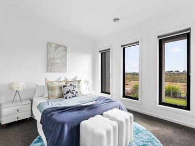 9 Papaya Walk, Manor Lakes