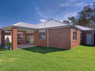 27 AXFORD BOULEVARD, Wodonga