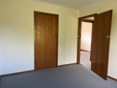 2 / 6 Portarlington Road, Newcomb