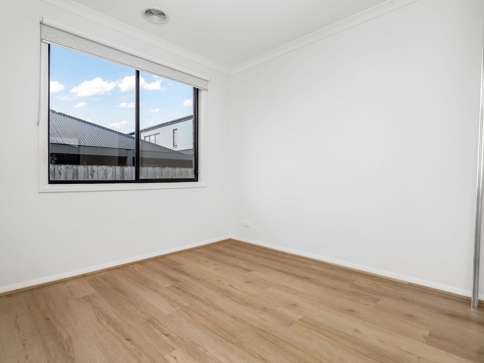 23 Winnows Street, Officer