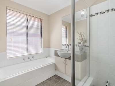 22 Rhapsody Close, Shoalwater