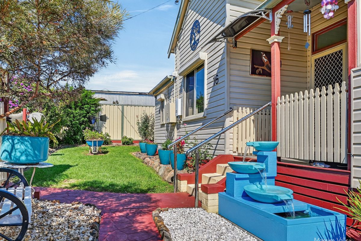 16 Flett Street, Wingham