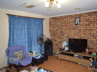 1 / 6 Gray Street, Cranbourne North
