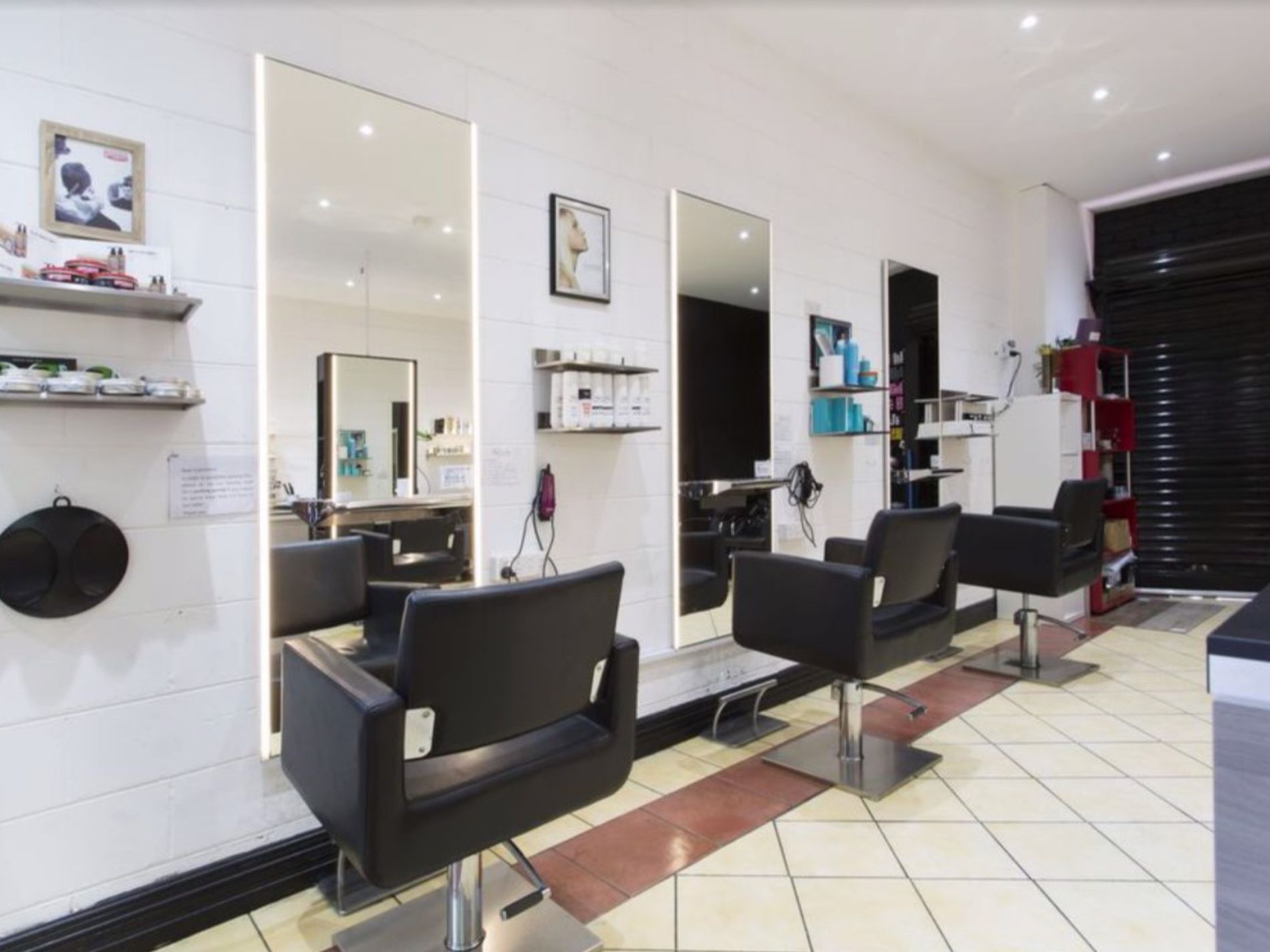 Hair Salon for sale Close to University
