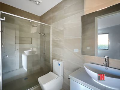 2 / 4 Fortune Street, Box Hill North