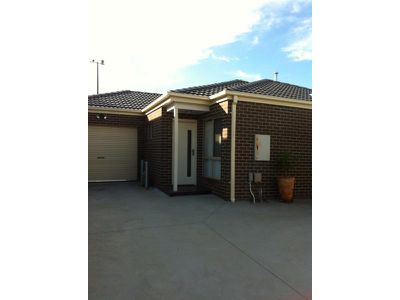 2 / 28 Melinga Crescent, Chadstone