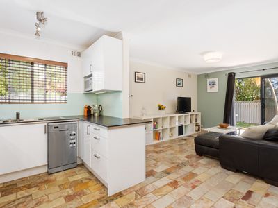 8/17 Stanley Street, Scarborough