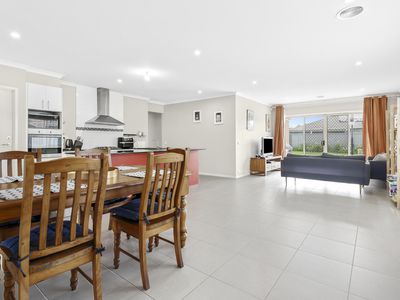 9 Cape Barron Drive, Lara