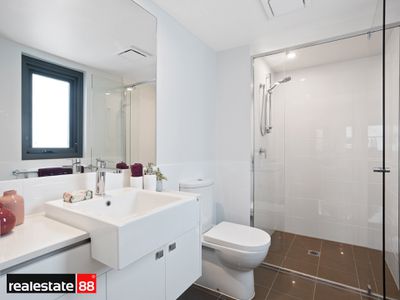 99 / 172 Railway Parade, West Leederville