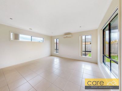 10 Damper Way, Lynbrook