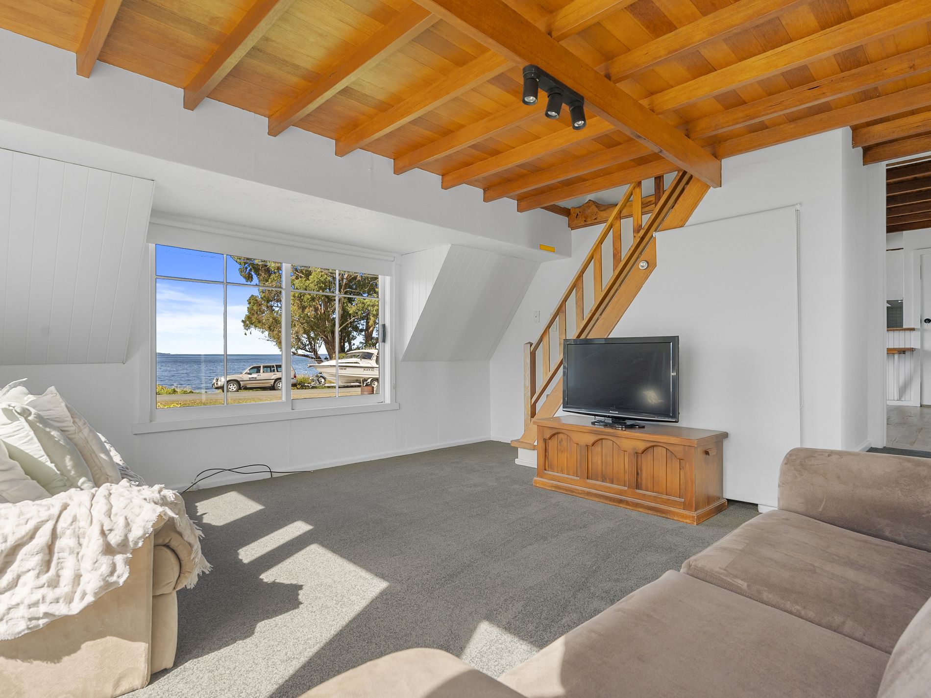 144 Kingfish Beach Road, Southport