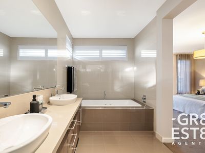 7 Crepe Avenue, Cranbourne West