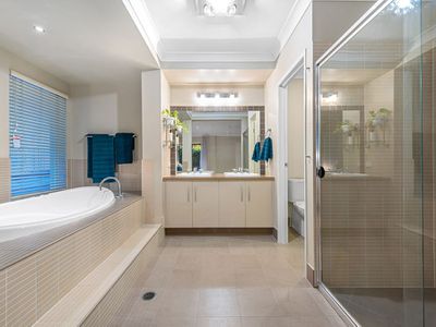 34 Izzies Place, Wakerley